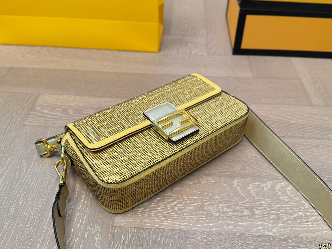 Fen new arrival Baguette Chain bag size??26*15 cm