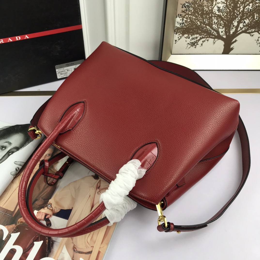Pra new arrival bag 66153  size: 30*24*14 cm