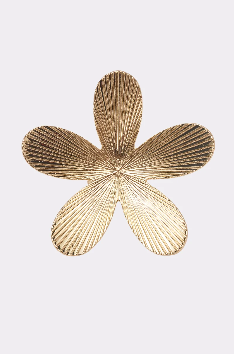 MAKING A STATEMENT RING - Akira Store