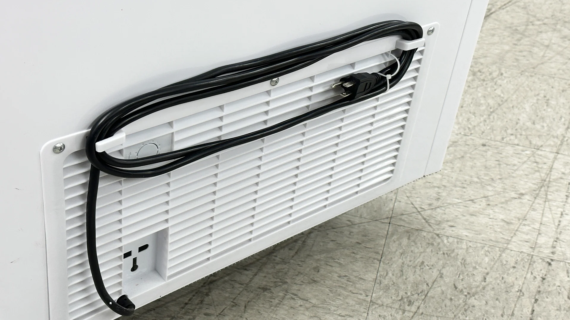 72 Commercial Chest Freezer - 620 L (18 Cu. Ft.) Capacity, Dual Hinged Lids, Digital Temperature Control
