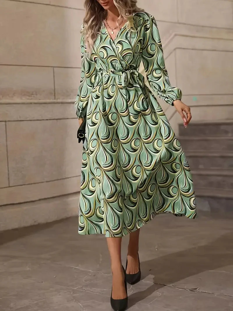 Robe élégante à col enroulé