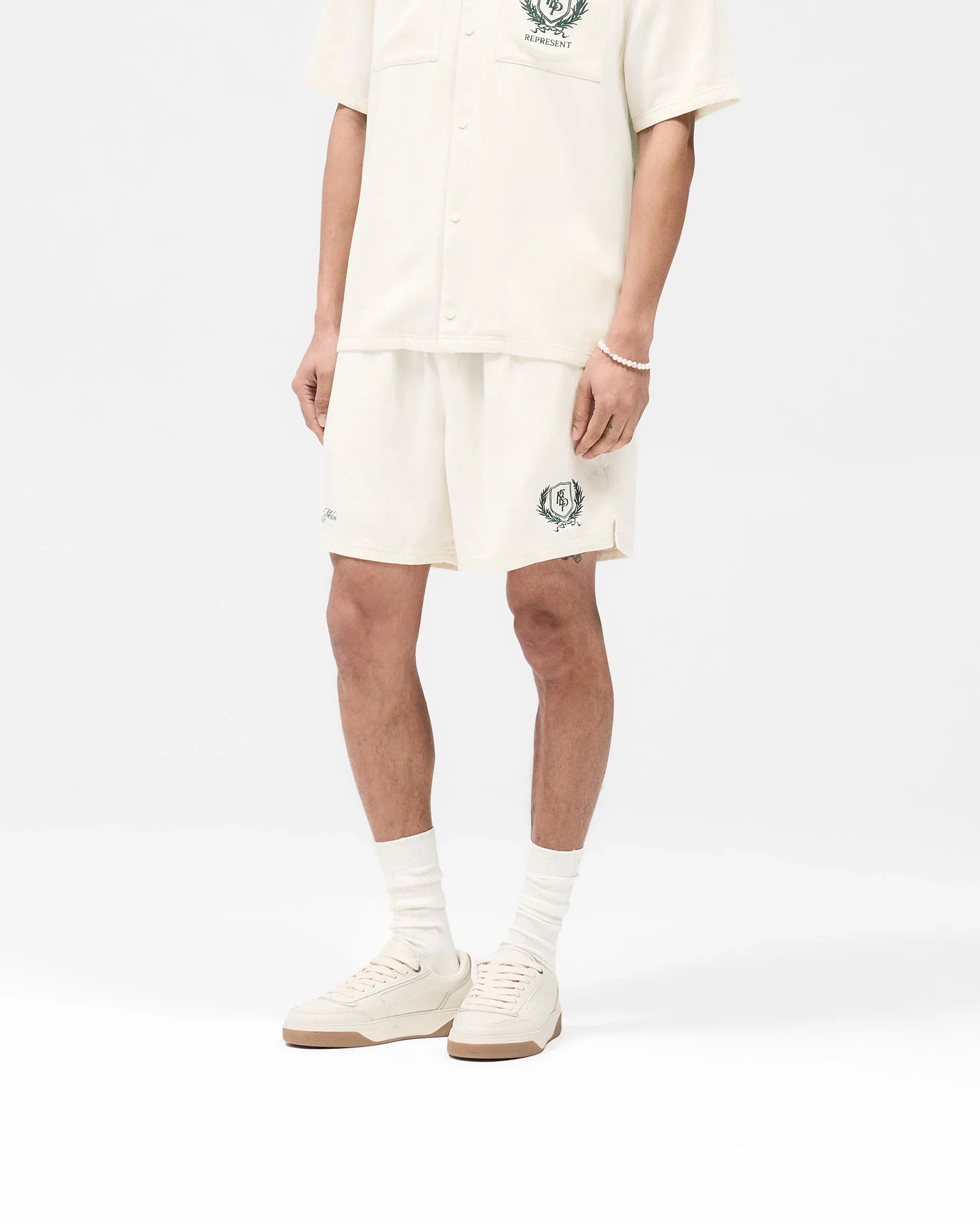 Represent Crest Short - Antique White