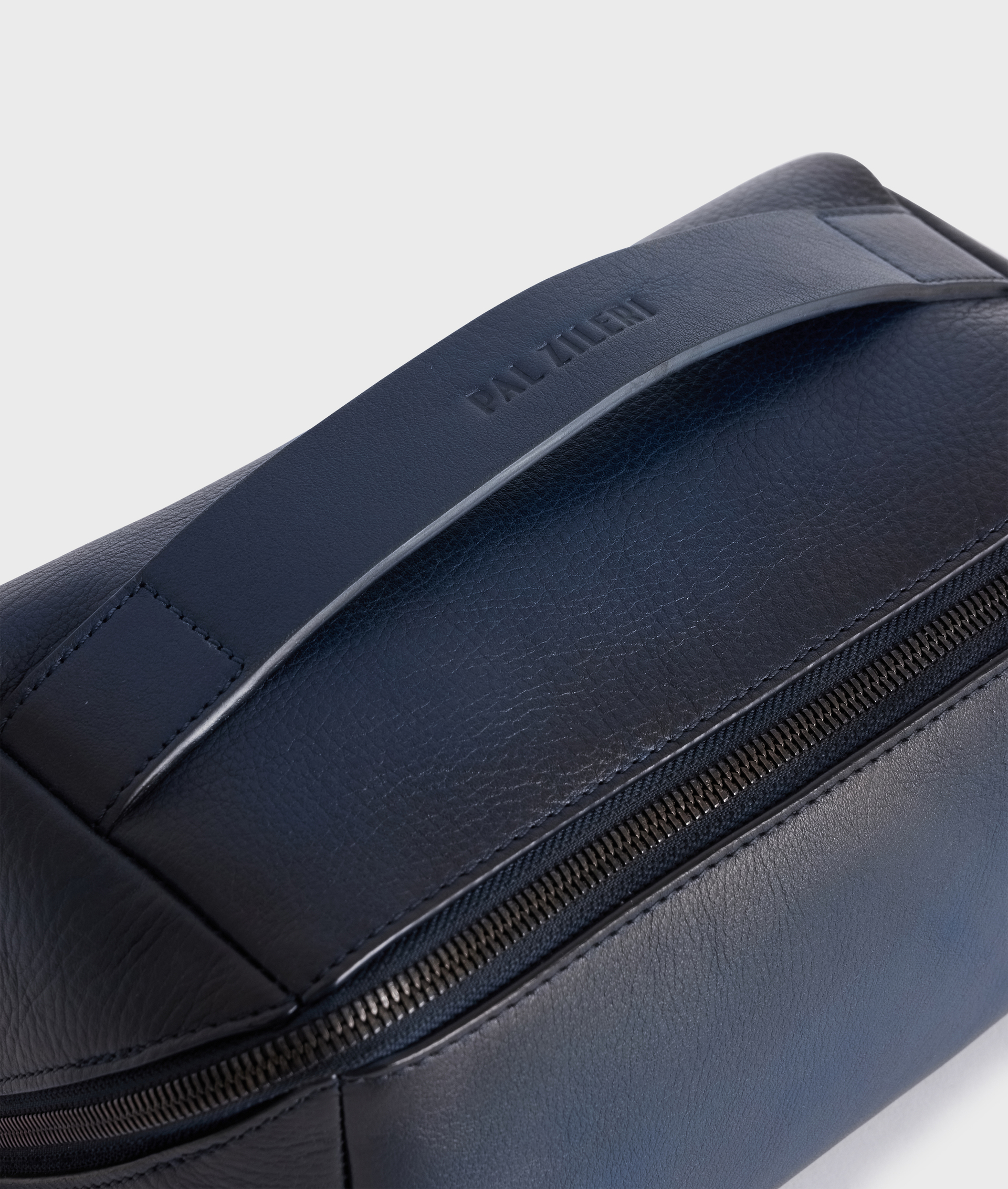 BEAUTYCASE IN VEGETABLE TANNED LEATHER NAVY BLUE