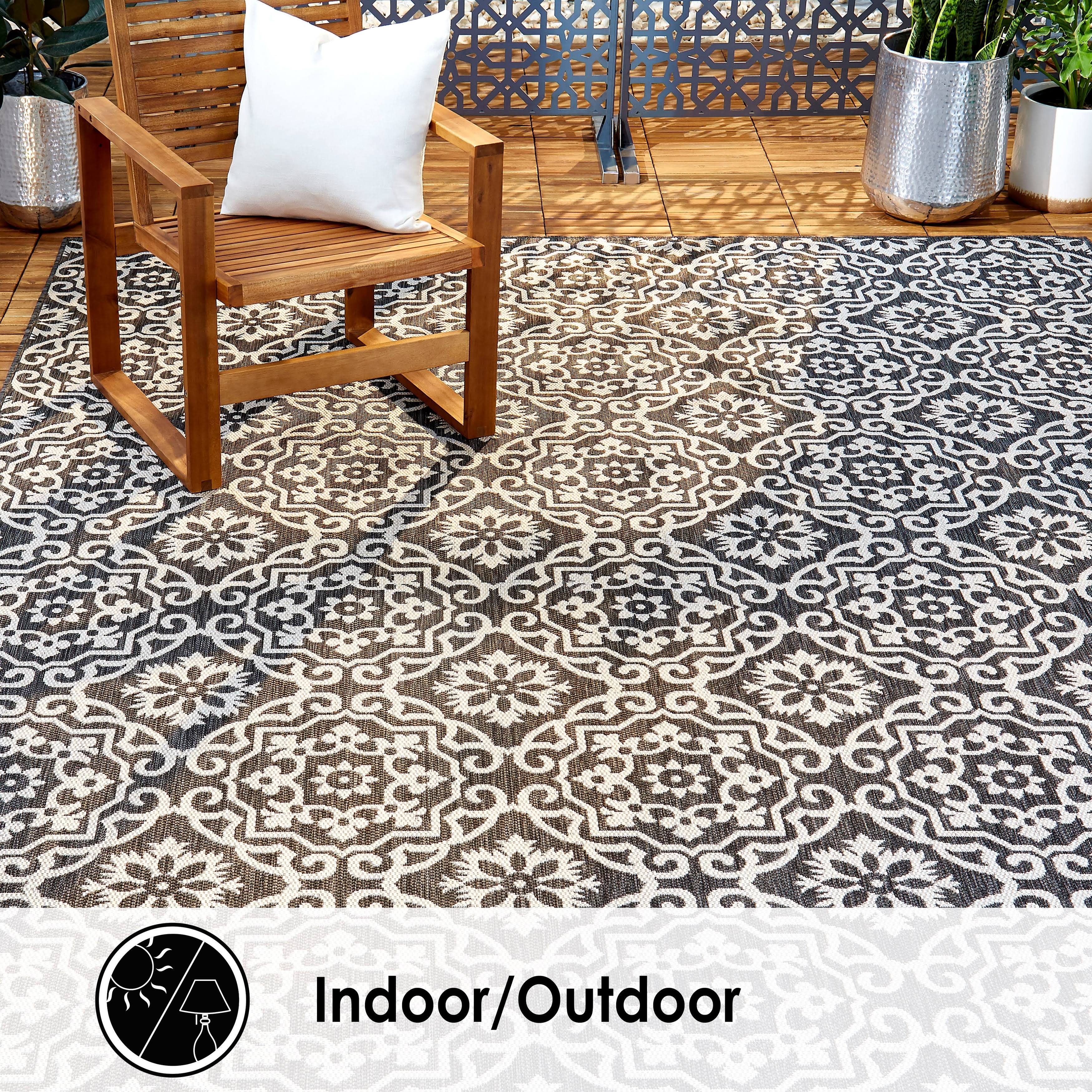 Nicole Miller Patio Country Danica Indoor/Outdoor Area Rug Black/Gray