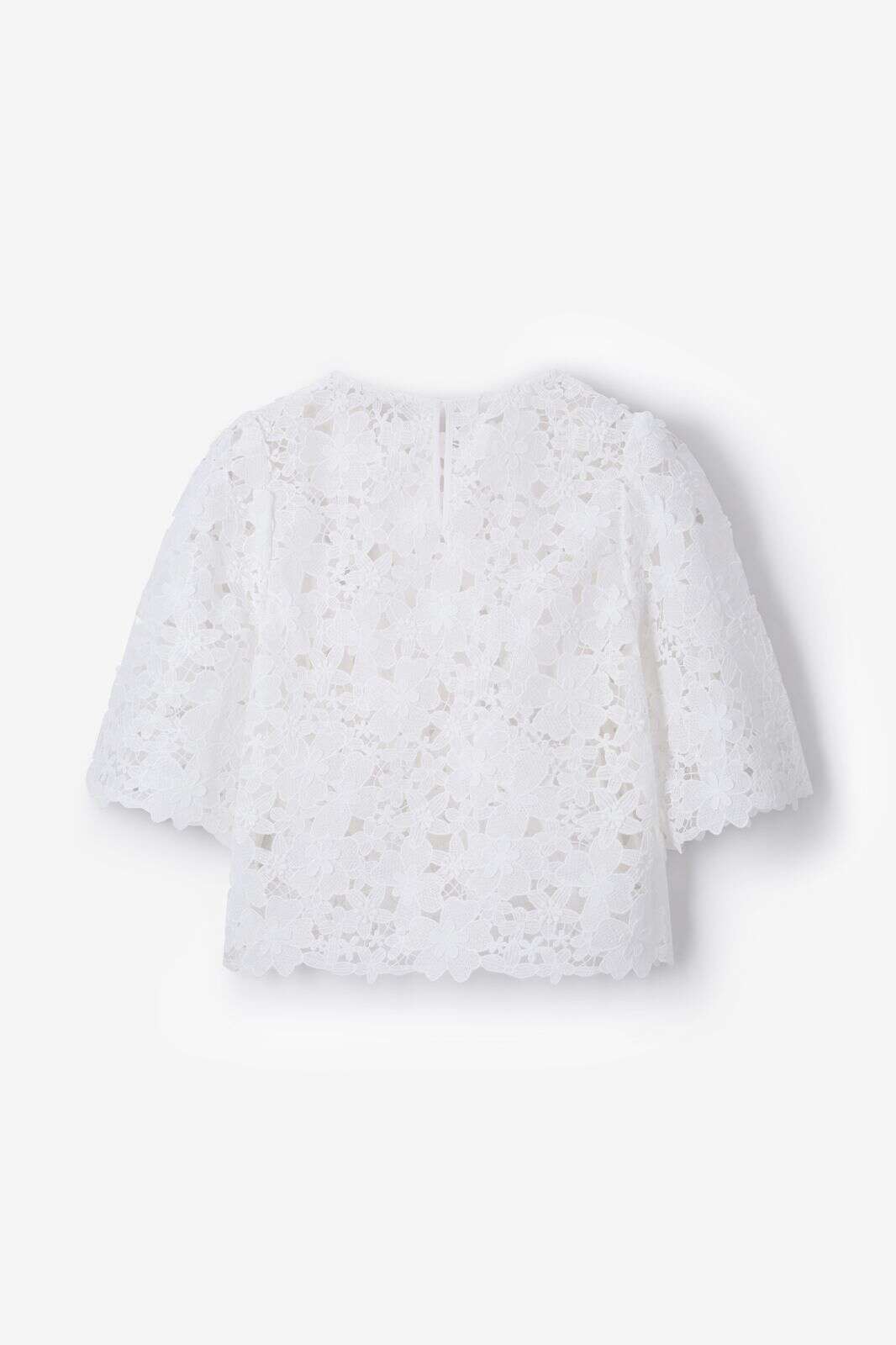 Witte opengewerkte top