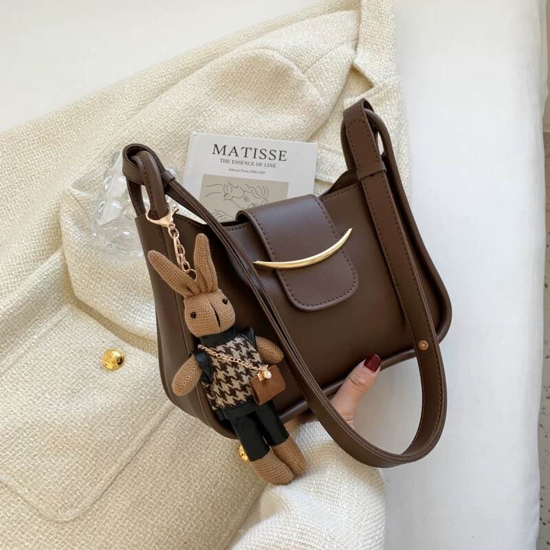 2025年流行のレディースバッグ、新作高級感あるニッチな軽奢華ショルダーバッグ、2024年トレンドで使い勝手の良いクロスボディバッグ。