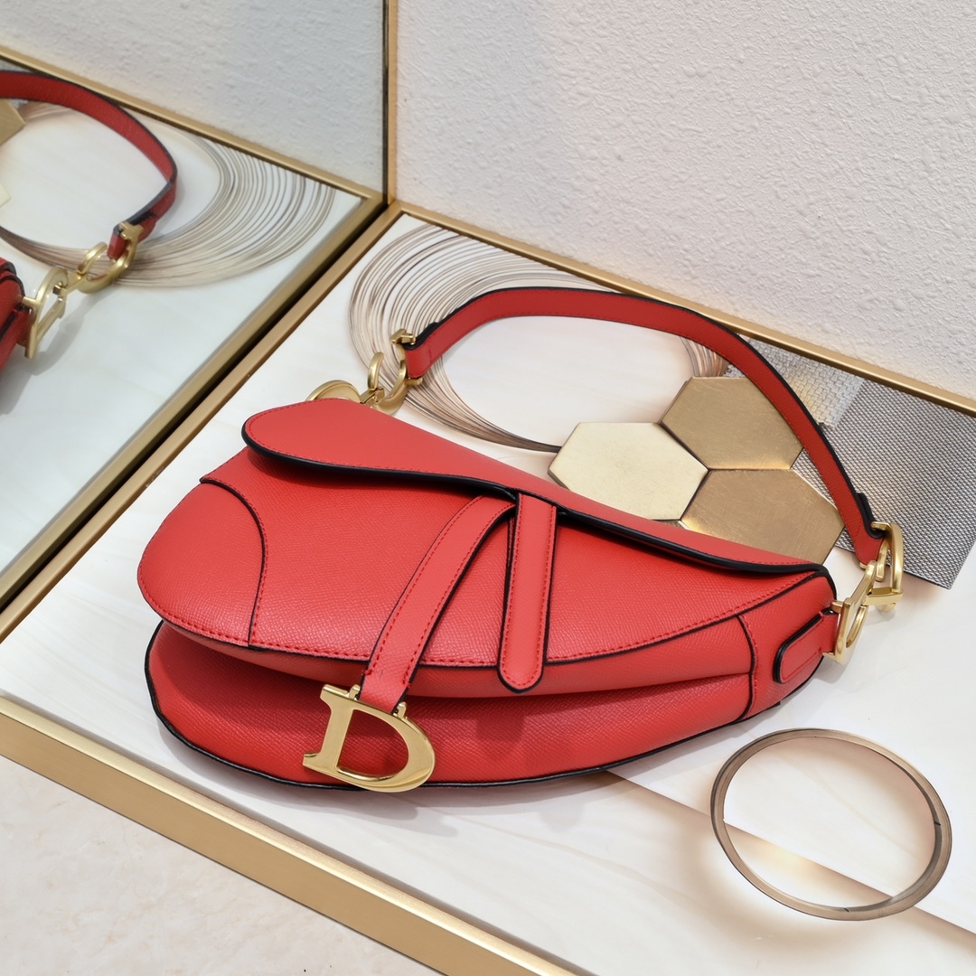 D saddle Be a classic with classics bag size: 25.5 x 20 x 6.5 cm