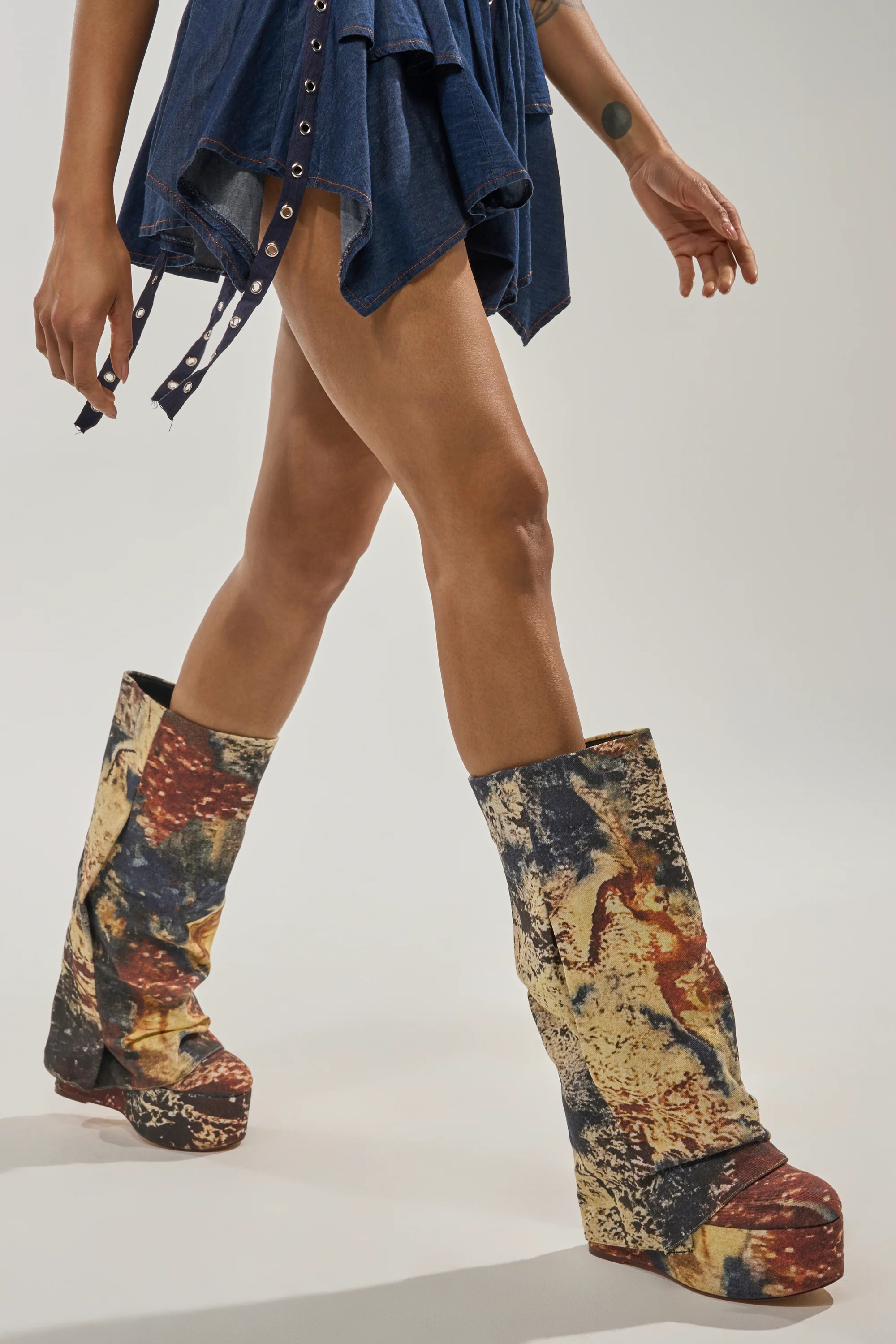 AZALEA WANG FRANKEYE MULTI MATERIAL FLATFORM BOOT - Akira Store