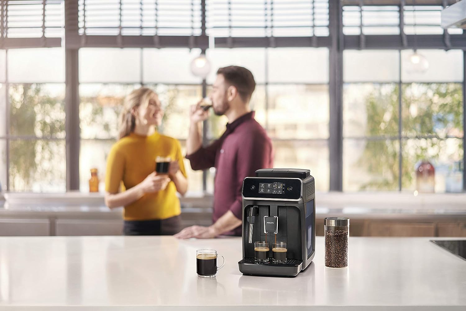 Machine à expresso entièrement automatique PHILIPS série 2200 - Mousseur à lait classique, 2 variétés de café, écran tactile intuitif, noir, (EP2220/14)