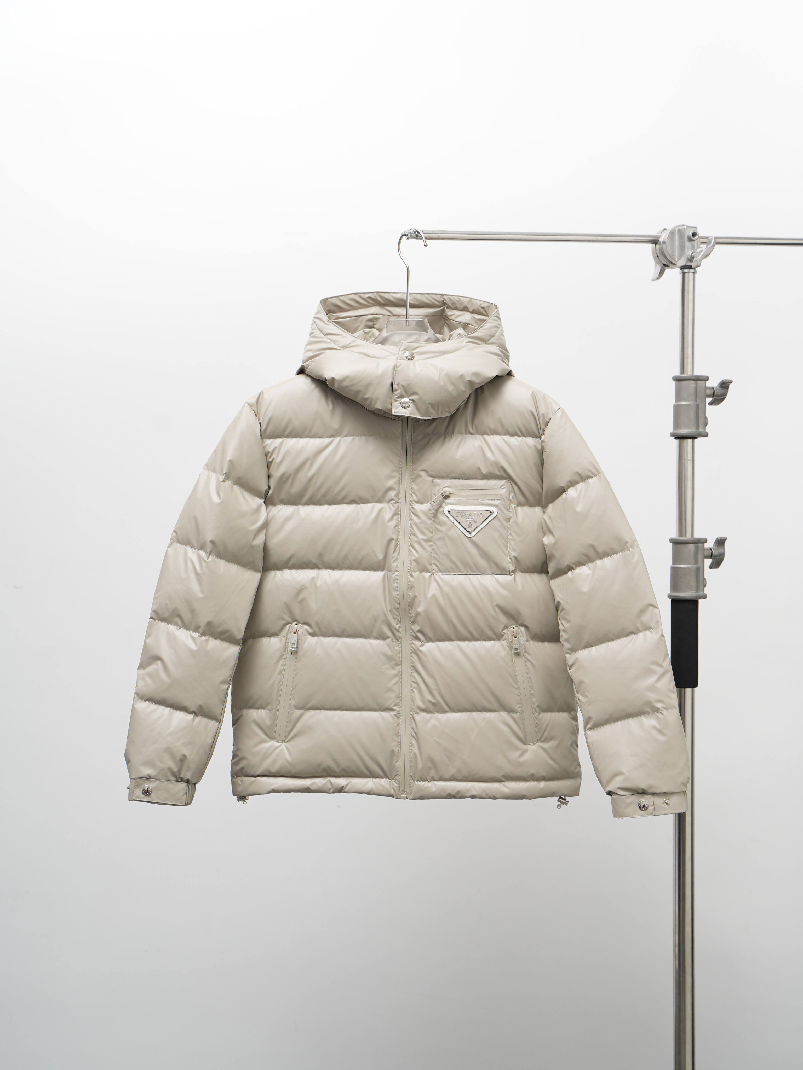 PRADAプラダ 冬のダウンジャケット 旬の新作 ユニセックスMONCLER