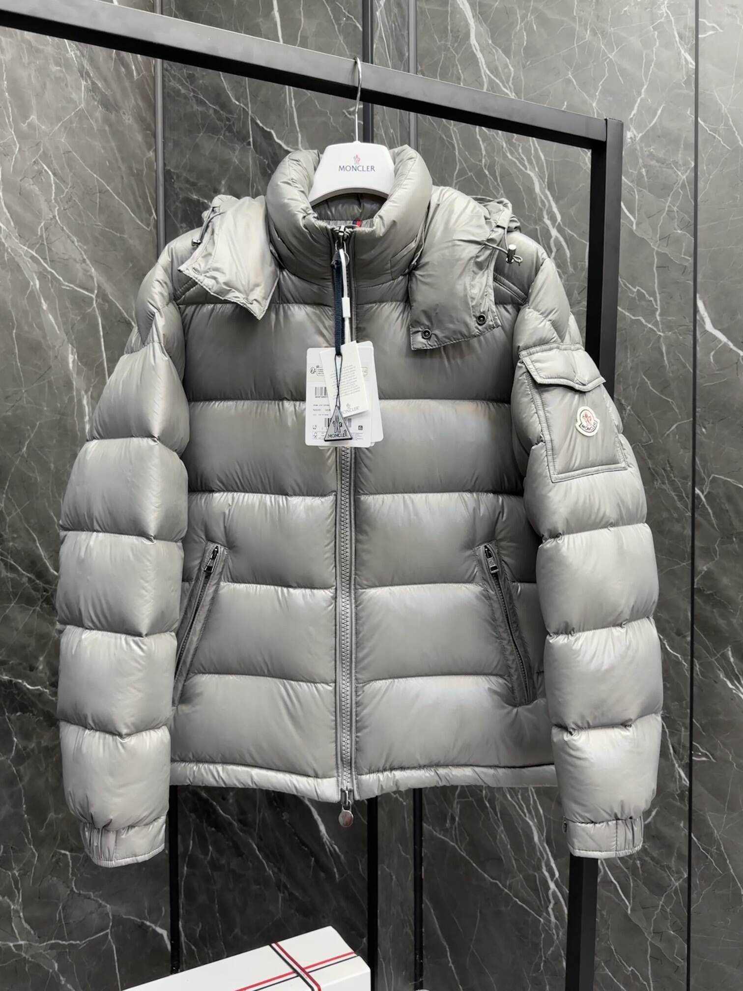 【公式認定ストア】MONCLER MAYA 限定グレー モンクレール 定番ダウンコート 限定発売中！爆買い！即完売必至