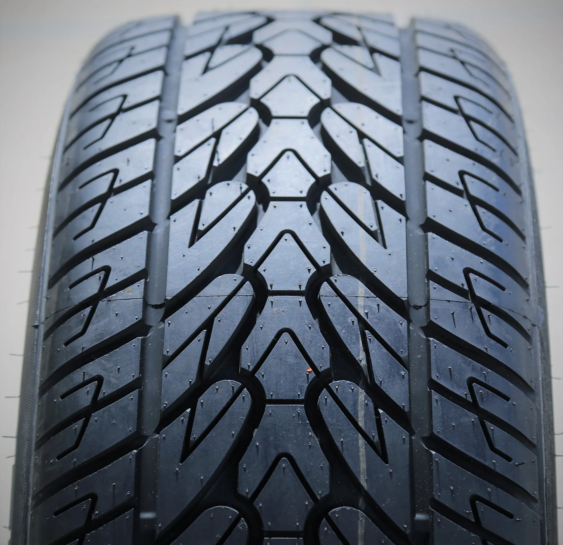 HS266 285/50R20 116H XL Performance a/s All Season Tire - Image 4