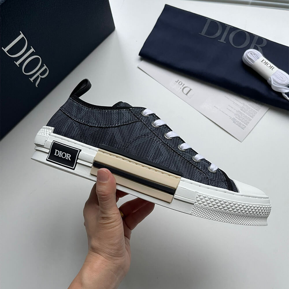 B23 LOW-TOP SNEAKER
