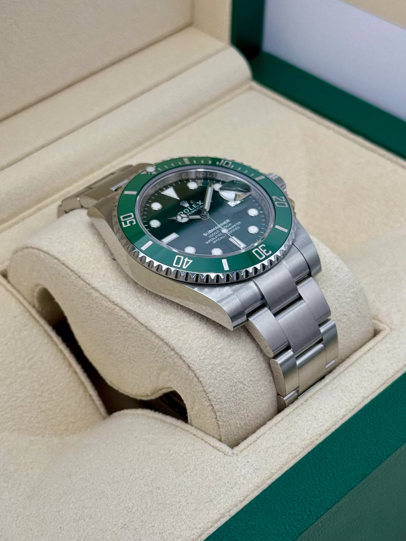 [Super Clone]Rolex Submariner Hulk 40mm Swiss Replica Watch|  116610LV Green Dial