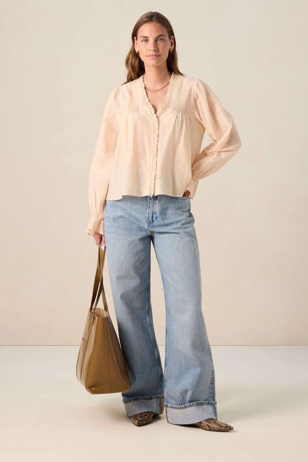 Lichtoranje blouse met ruffles