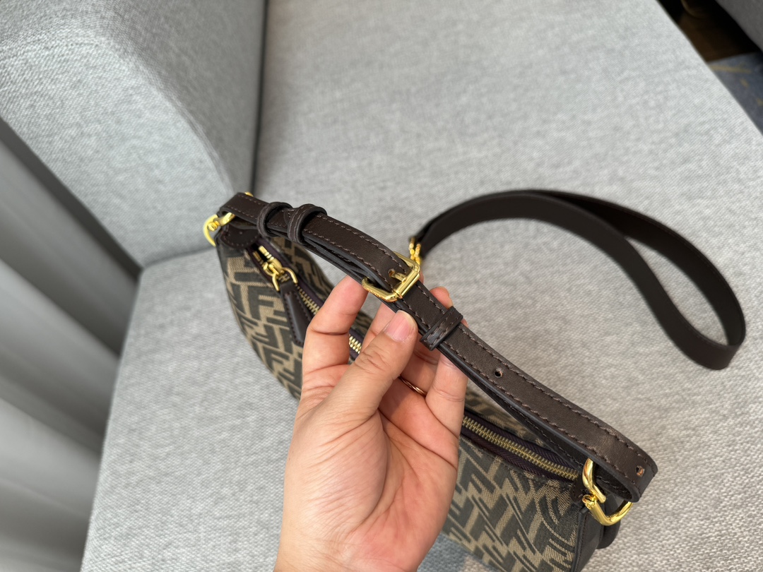 Fen new arrival bag size??28*16cm