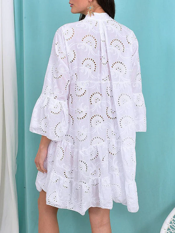 Robe courte trapèze à col en V avec manches évasées
