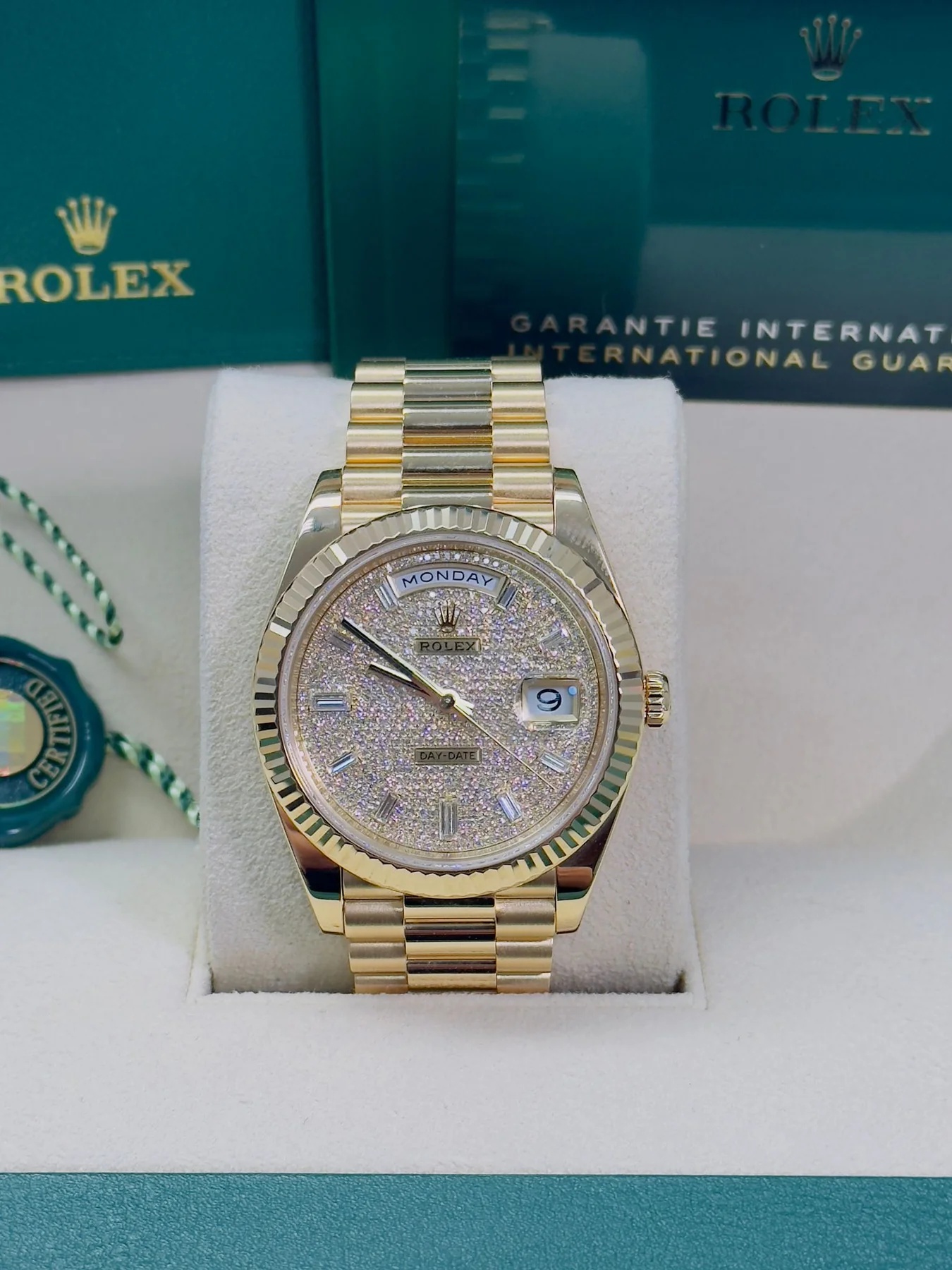 [Super Clone]RLX Yellow Gold President Day Date 40mm Diamond Pave Dial - 228238