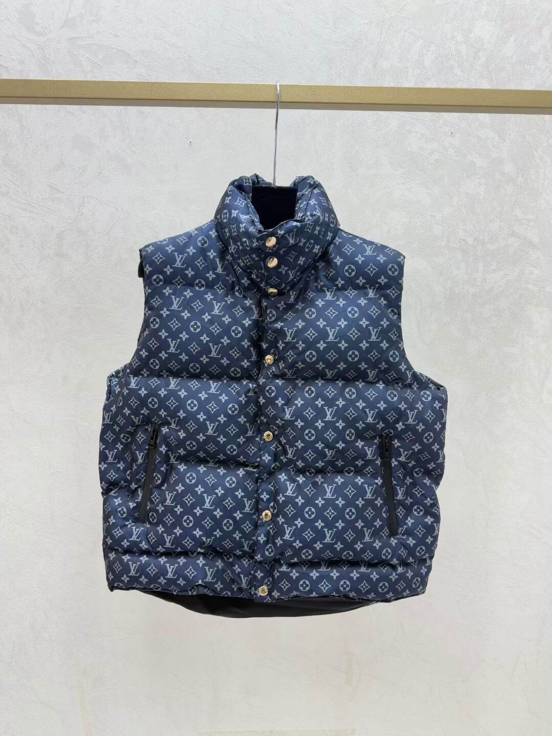 LOUIS VUITTON  ルイ・ヴィトン* 👑2025年秋冬新作 ダウンベスト ホワイトグースダウン  MONCLER