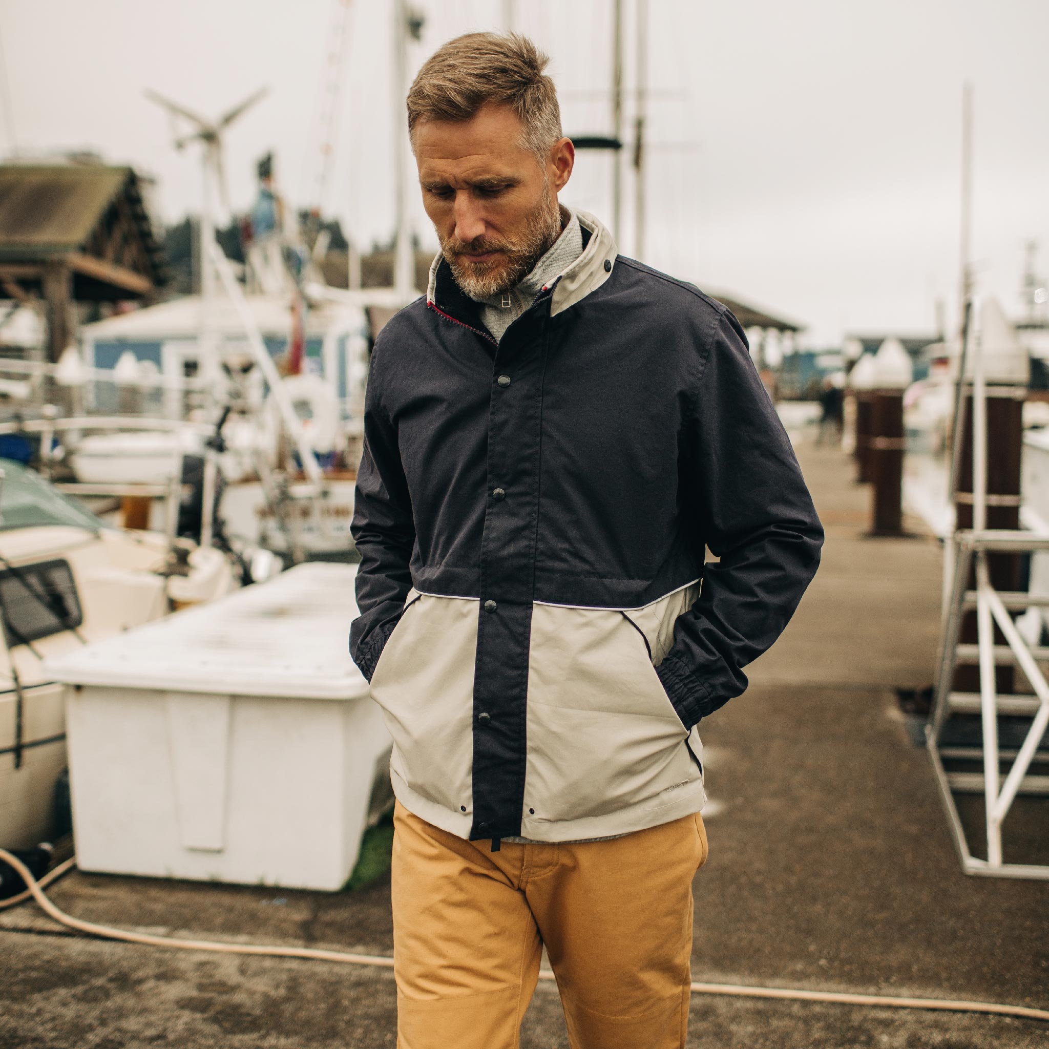 La veste Navigator en colorblock naturel et marine