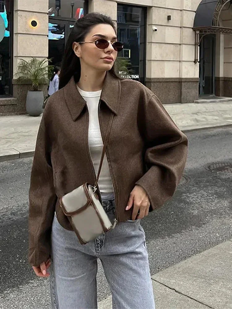 Manteau zippé en laine marron douillet pour les superpositions d'automne