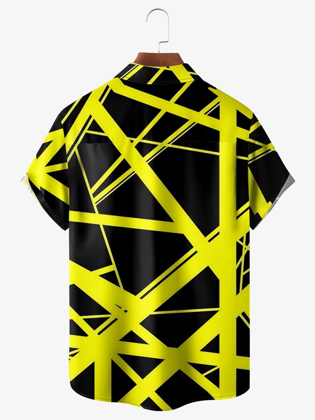 Chemise décontractée à manches courtes avec poche poitrine et motif géométrique