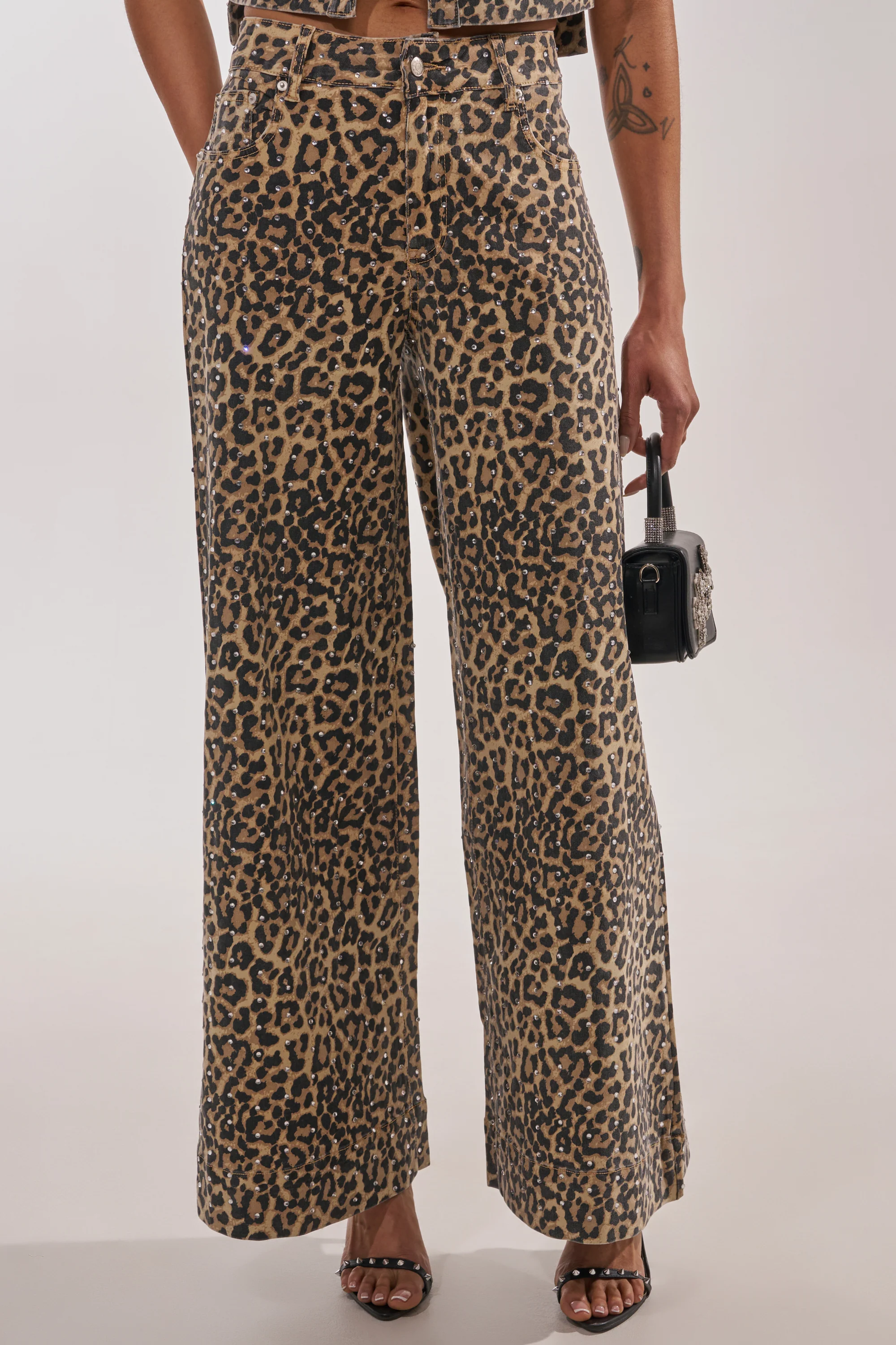 LEOPARD SISTA RELAXED DENIM - Akira Store