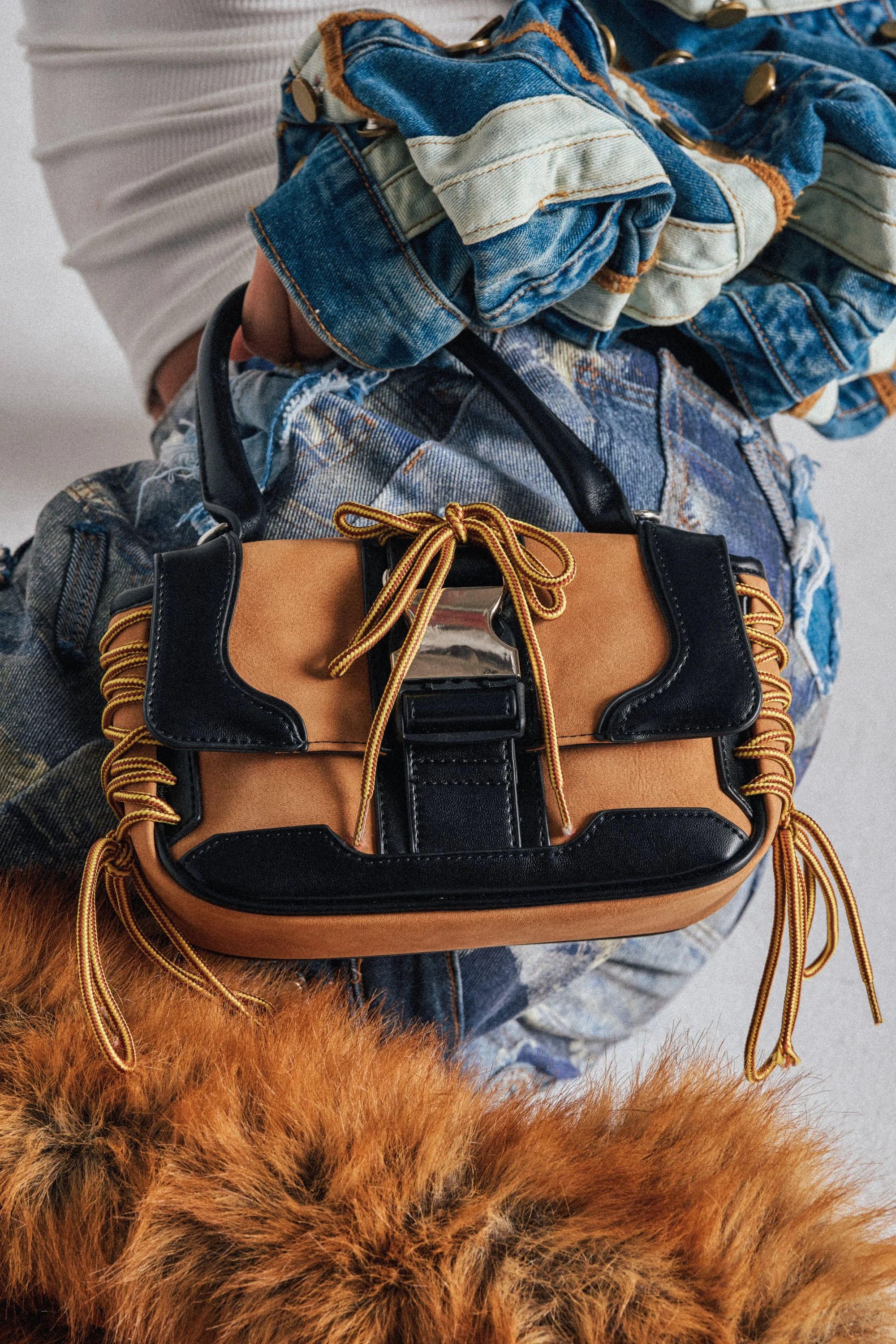 IN THE STREETS PURSE - Akira Store