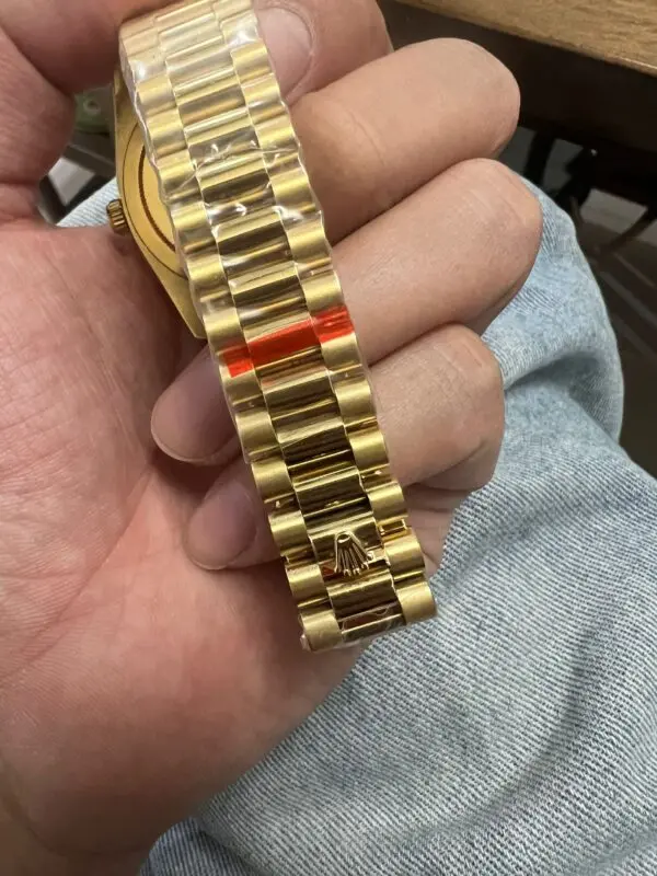 Replica Rolex Day Date Diamond Bezel Yellow Gold 40MM Watch N2025442