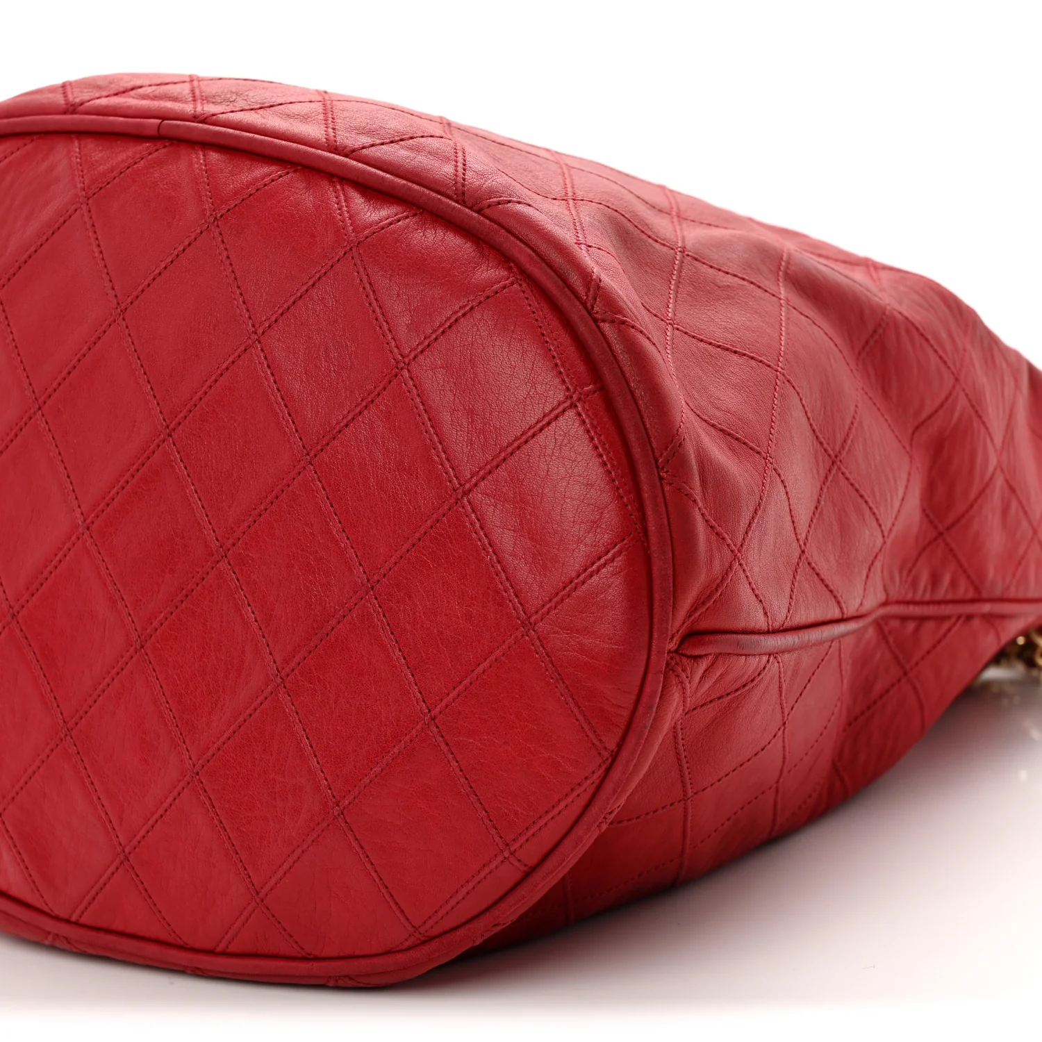 Lambskin Diamond Stitched CC Drawstring Shoulder Bag Red