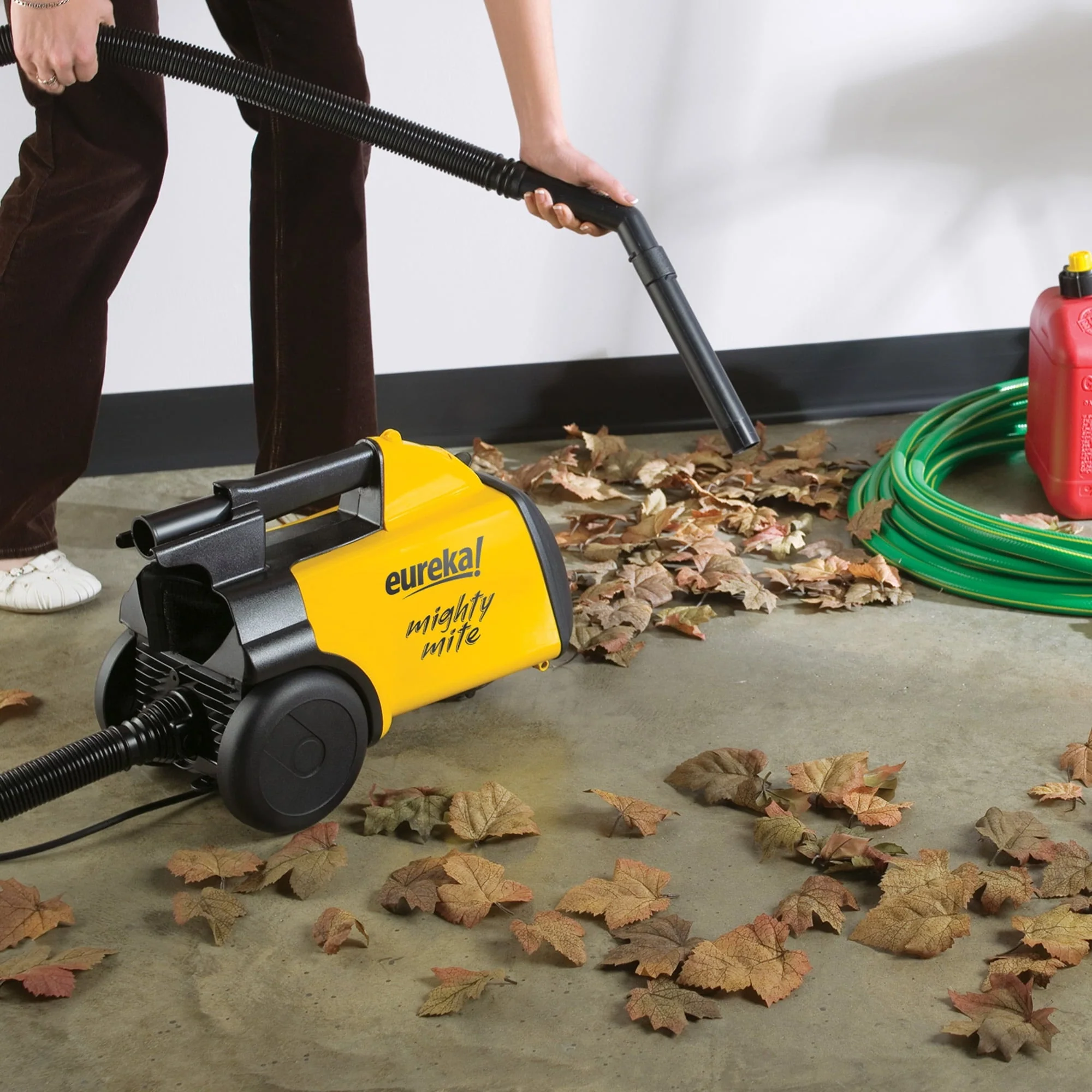 Mighty Mite Bagged Canister Vacuum, 3670G - Image 3