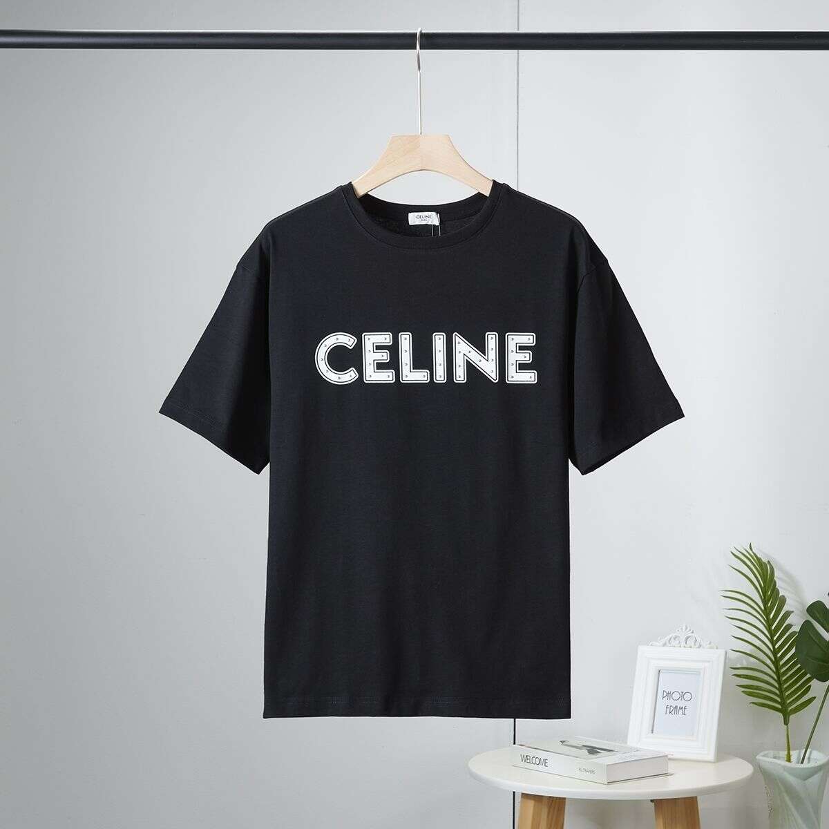 【CELINE】（セリーヌ）男女兼用、ご好評に付き再入荷！Tシャツ