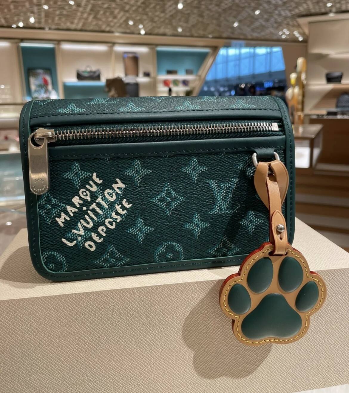 【肉球チャームが可愛い♪】ルイヴィトン★ショルダーバッグ M12637