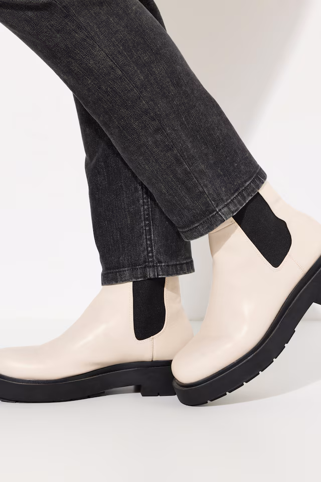 Rivet Detail Mom Jeans