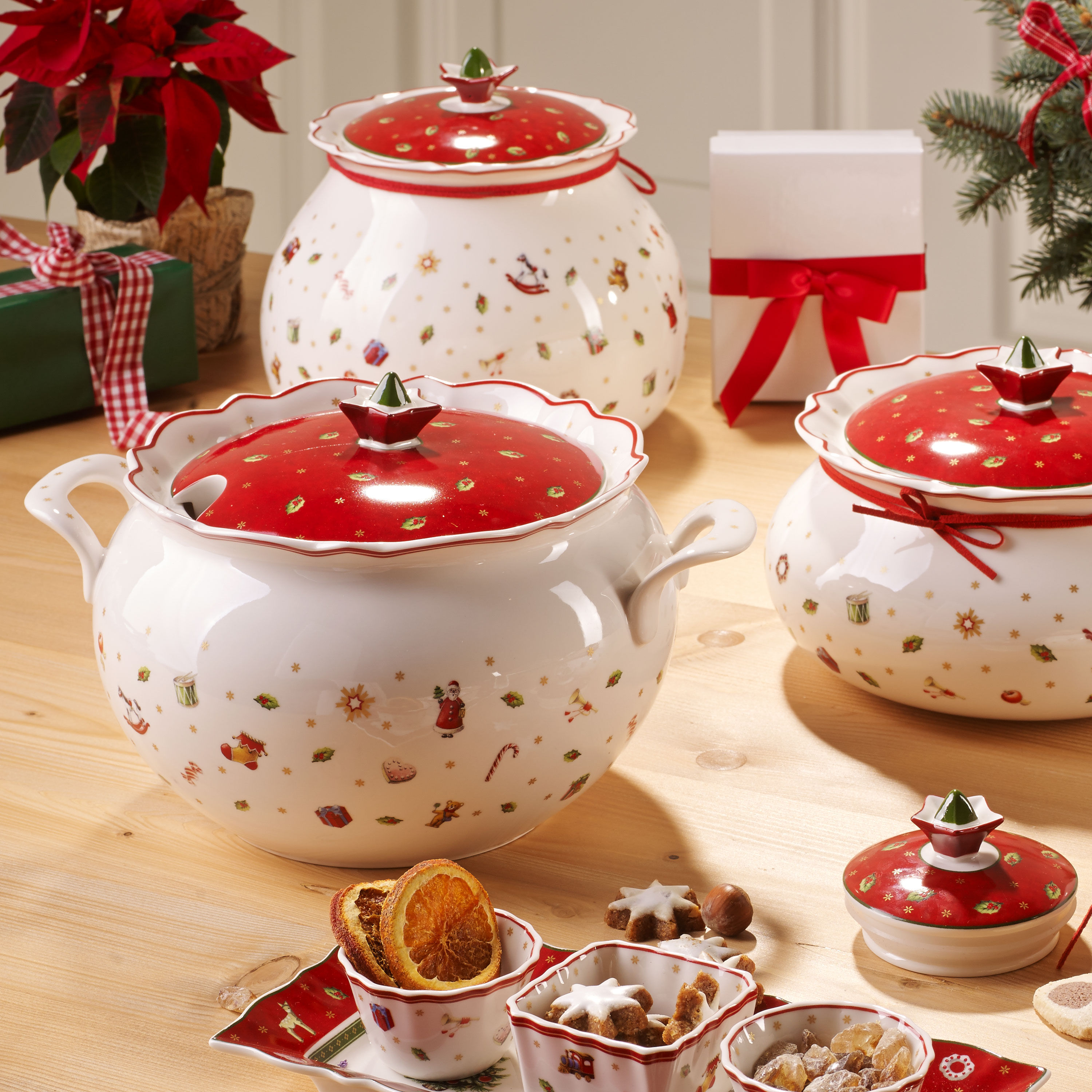 Toy's Delight Tureen - Red, 111.6 oz, Premium Porcelain