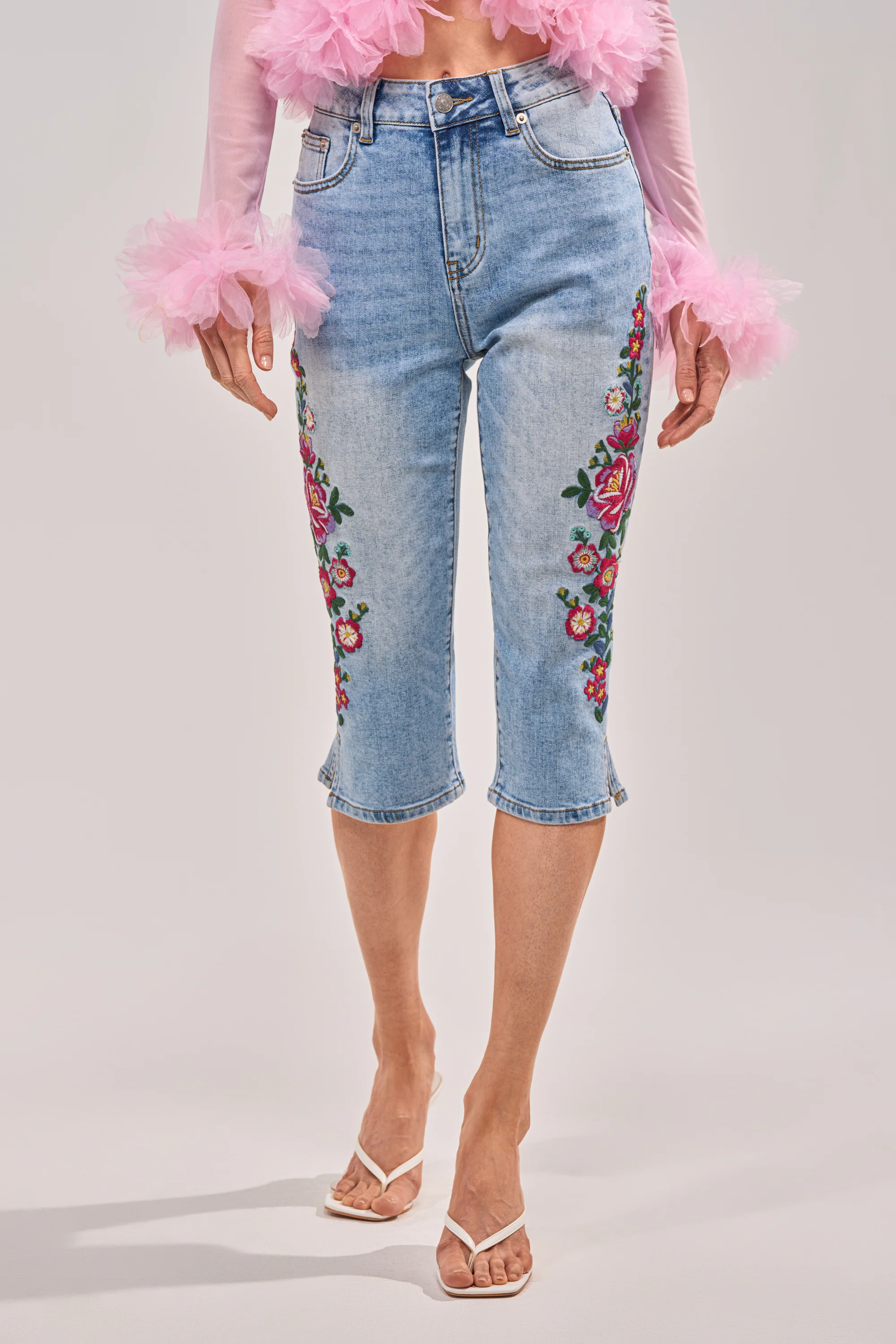 GIVE ME FLOWERS FLORAL CAPRI - Akira Store