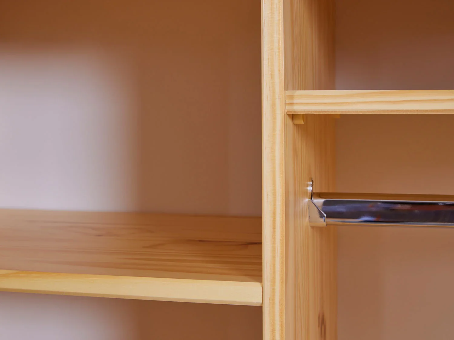 Inter Link Armoire en bois massif