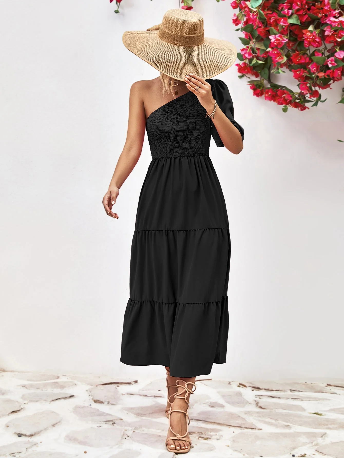 Sophie Paris | Robe mi-longue à une épaule froncée avec silhouette fluide