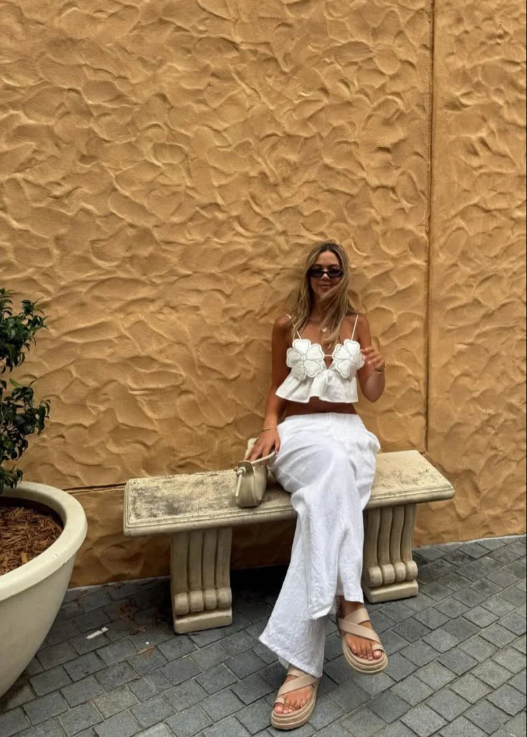 Blouse blanche à manches volantées pour femmes