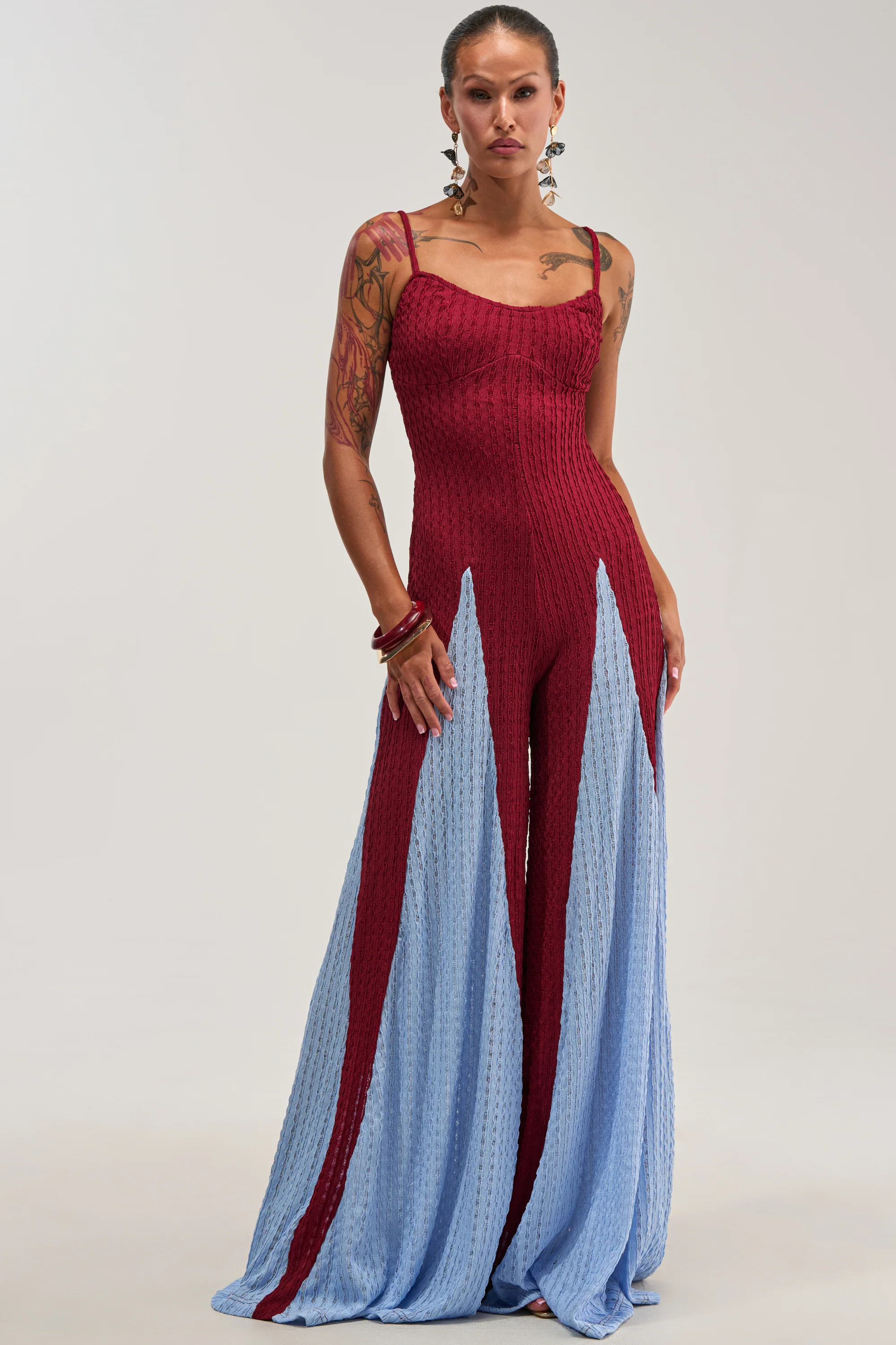 ALL DAY EVERYDAY COLOR BLOCK WOVEN JUMPSUIT IN BURGUNDY - Akira Store