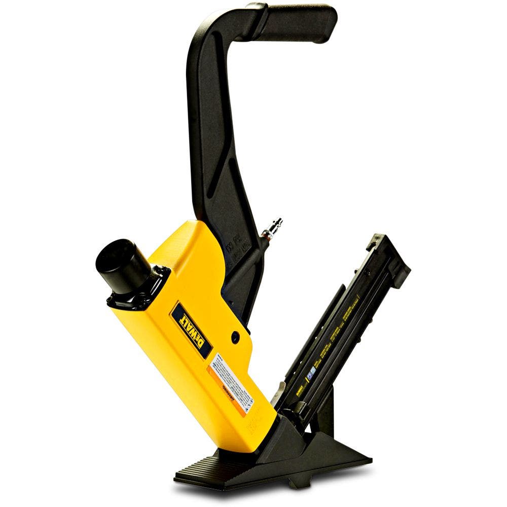 Agrafeuse pneumatique DEWALT 38-50 mm avec maillet DPF1550-XJ