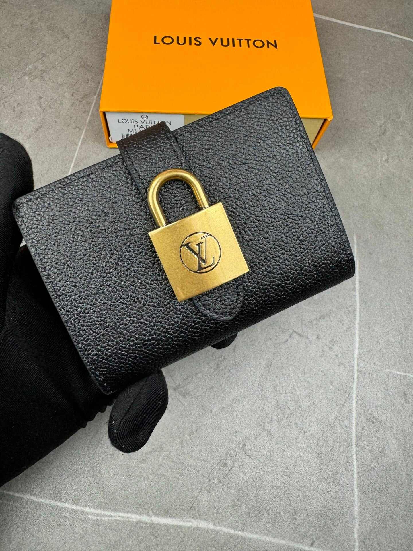 【ルイヴィトン】折りたたみ財布 コンパクト ロゴ ギフトに5色