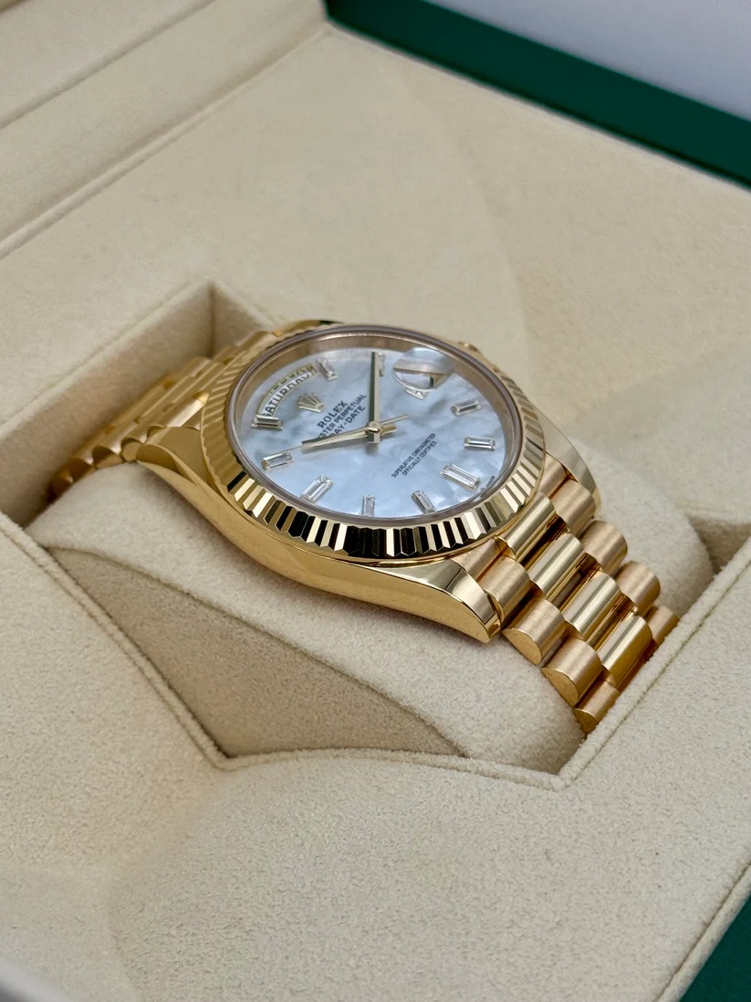[Super Clone]RLX Day-Date 40mm Yellow Gold President  Mother of Pearl Diamond Baguette Dial - 228238