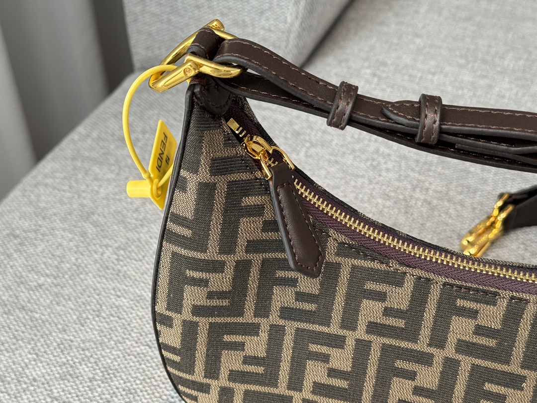 Fen new arrival bag size??28*16cm