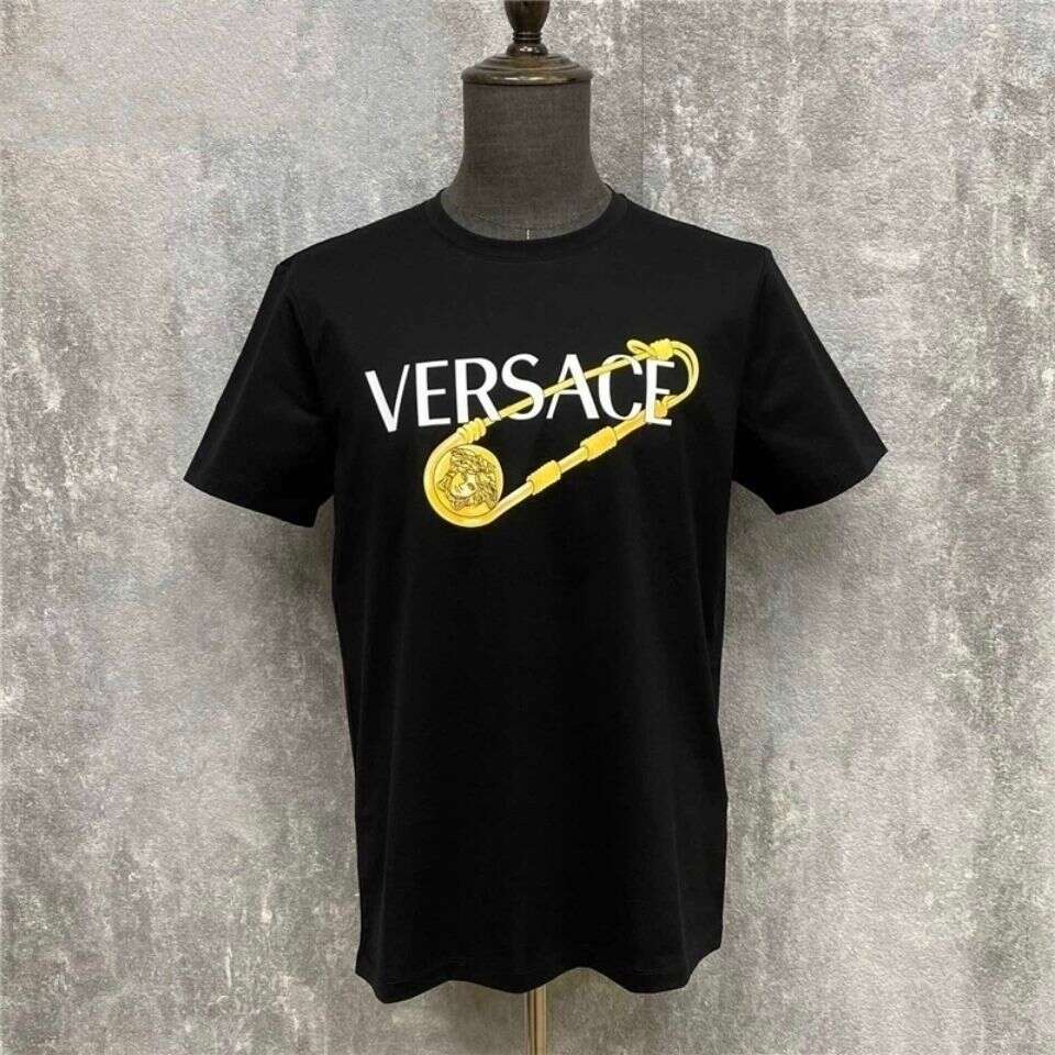 【VERSACE】男女兼用、ご好評に付き再入荷！Tシャツ