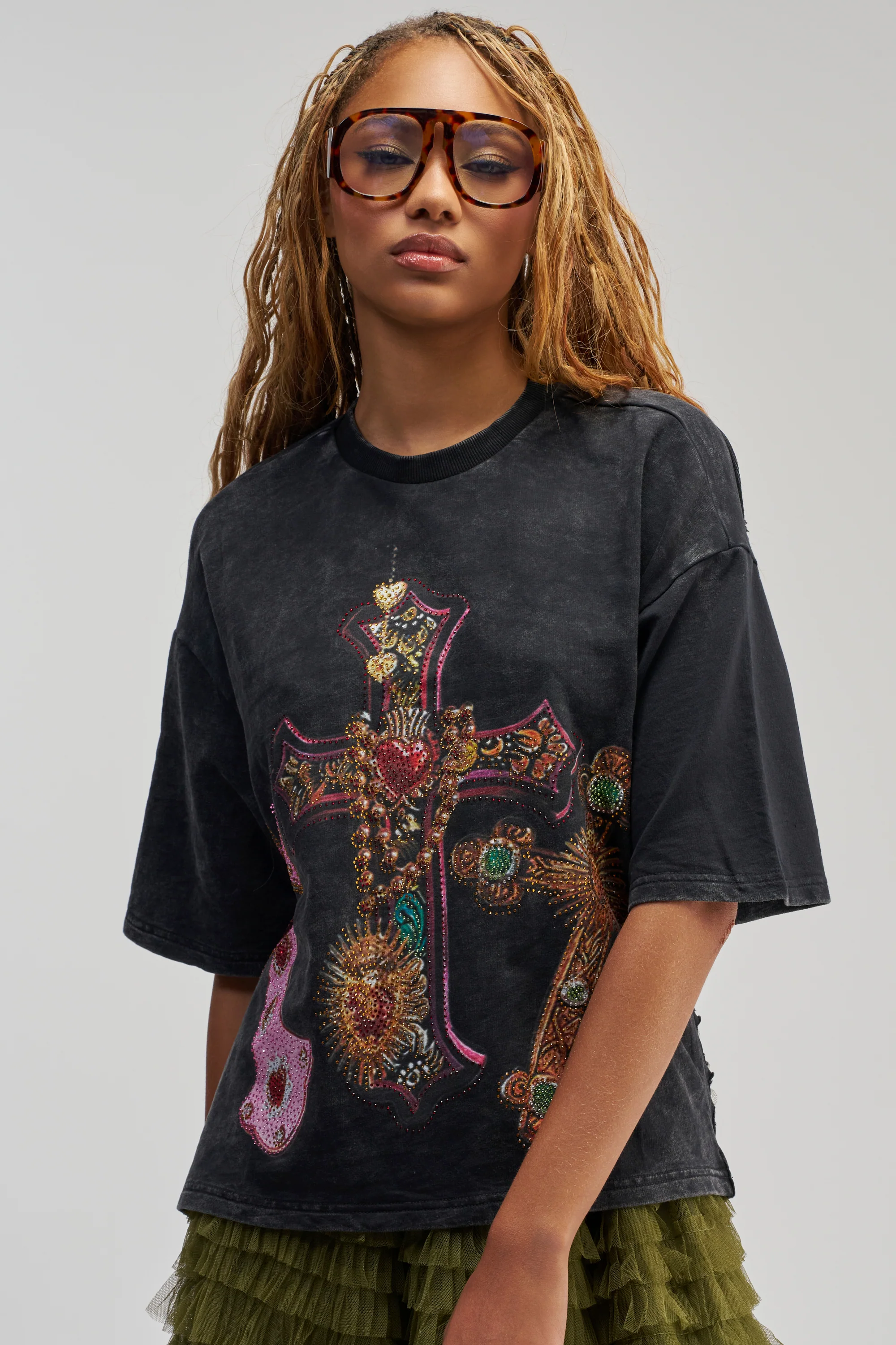 CROSS MY HEART RHINESTONE DISTRESSED TEE - Akira Store