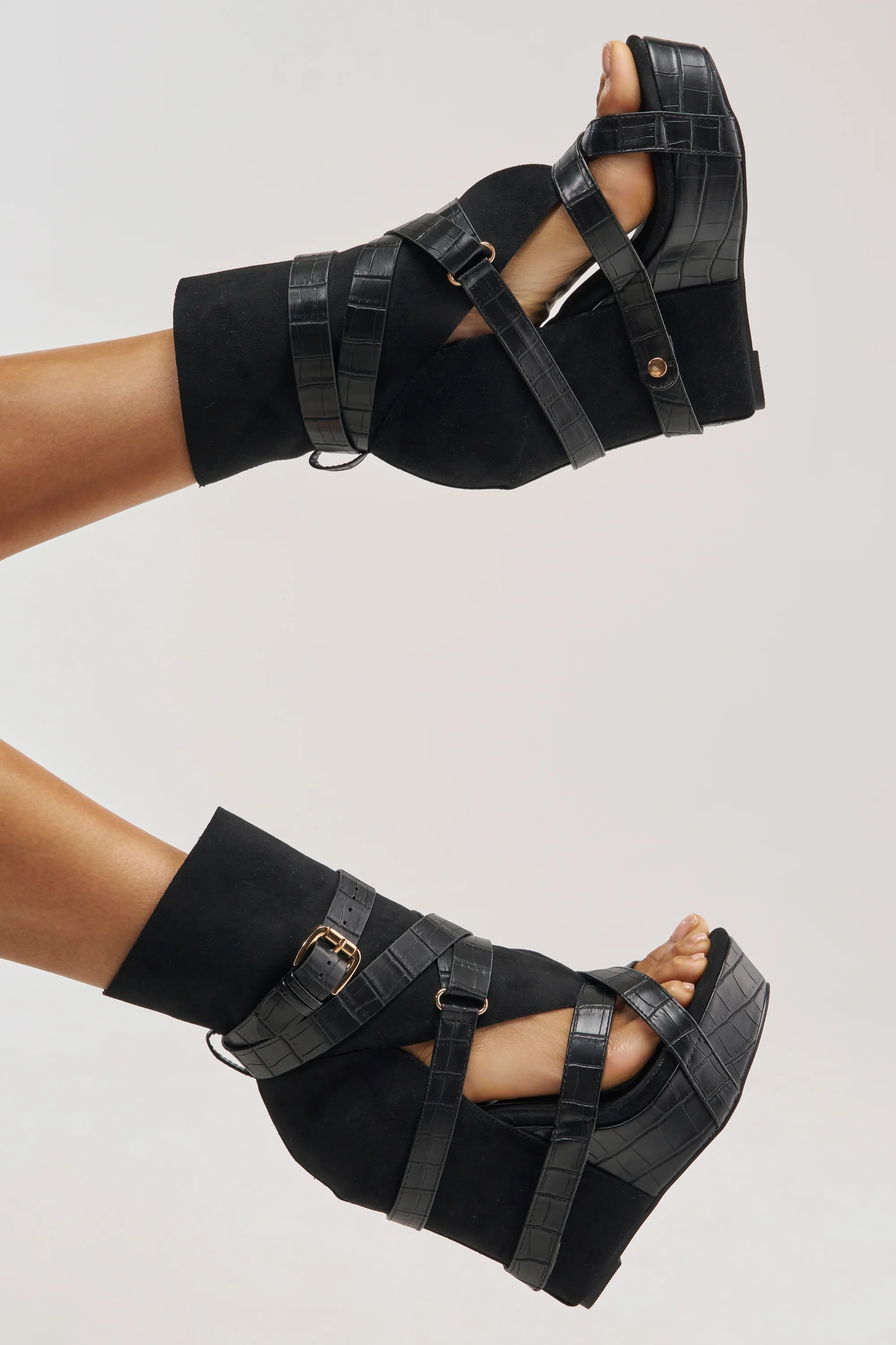 AZALEA WANG ROTHKO WEDGE SANDAL IN BLACK - Akira Store