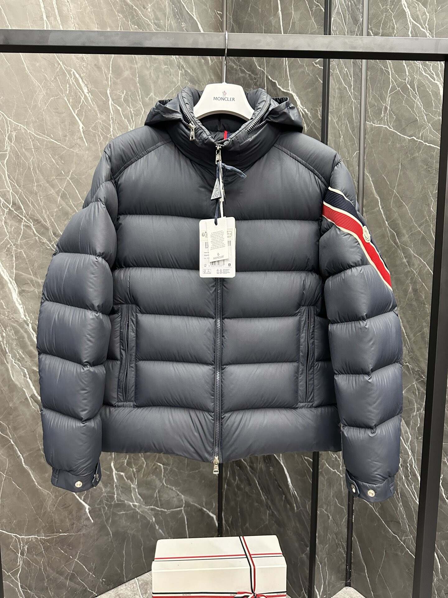 MONCLER Solayan 2024年の新作で人気のあるもの  モンクレール 定番ダウンコート 限定発売中！