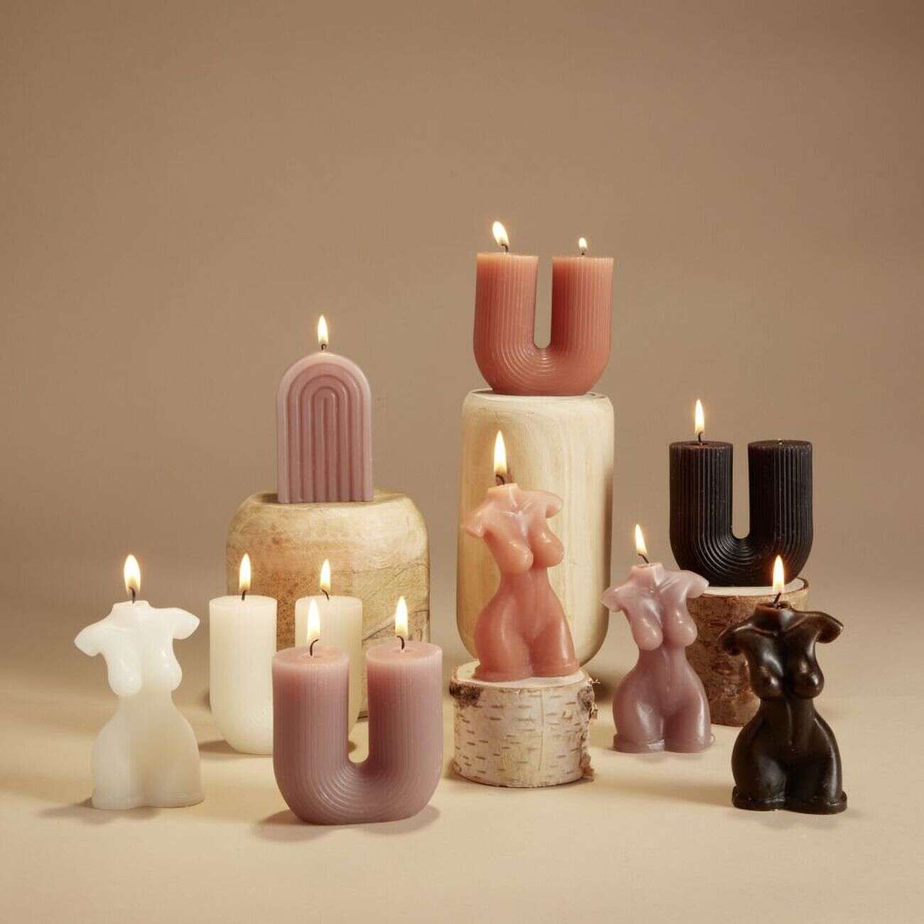 Bougie lettre U marron foncé 6x4xH9cm