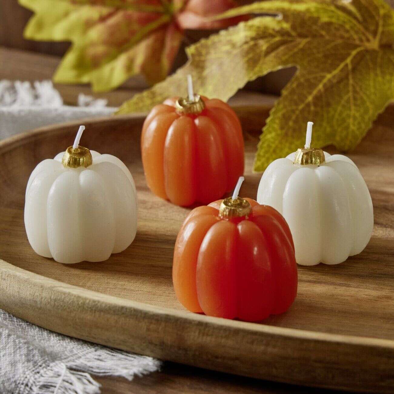 Bougie forme citrouille 4 pièces Ø4,5xH4cm (4 modèles)